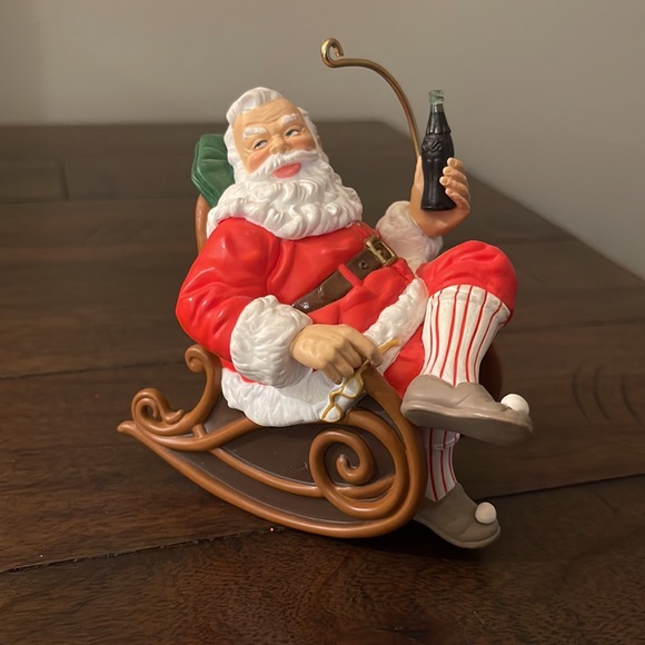 Vintage Hallmark Coca-Cola Taking a Break Ornament 1997 - Picture 2 of 7